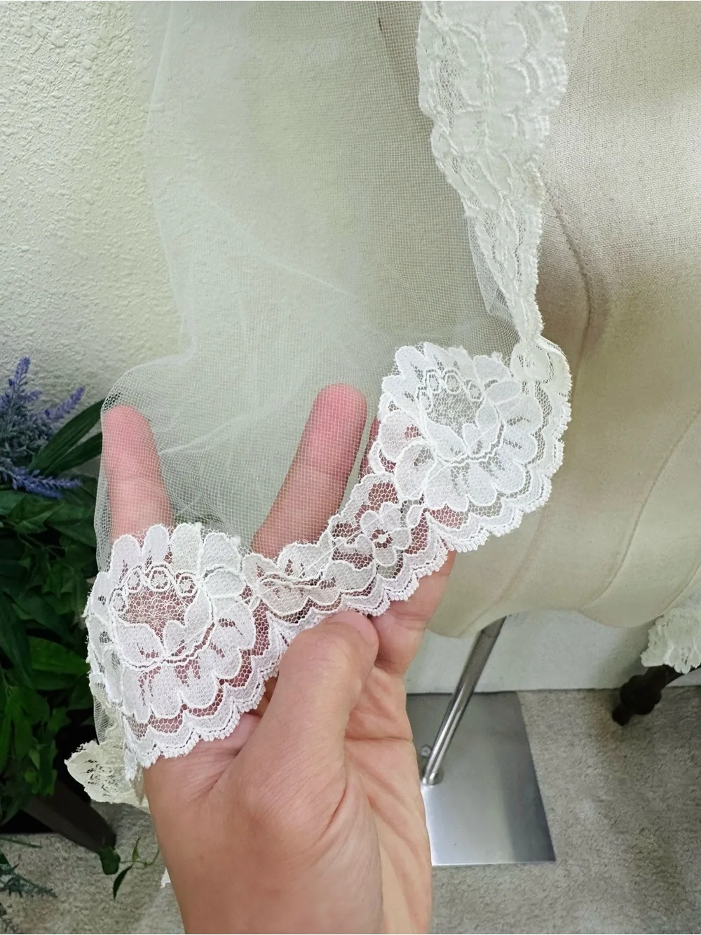Classic White Lace Bridal Veil with Scalloped Edging